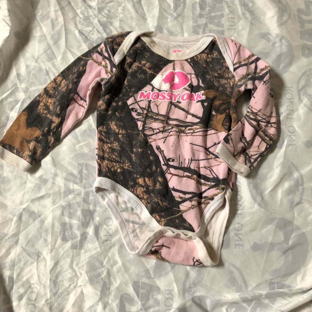 Baby girls mossy oak long sleeve onesie